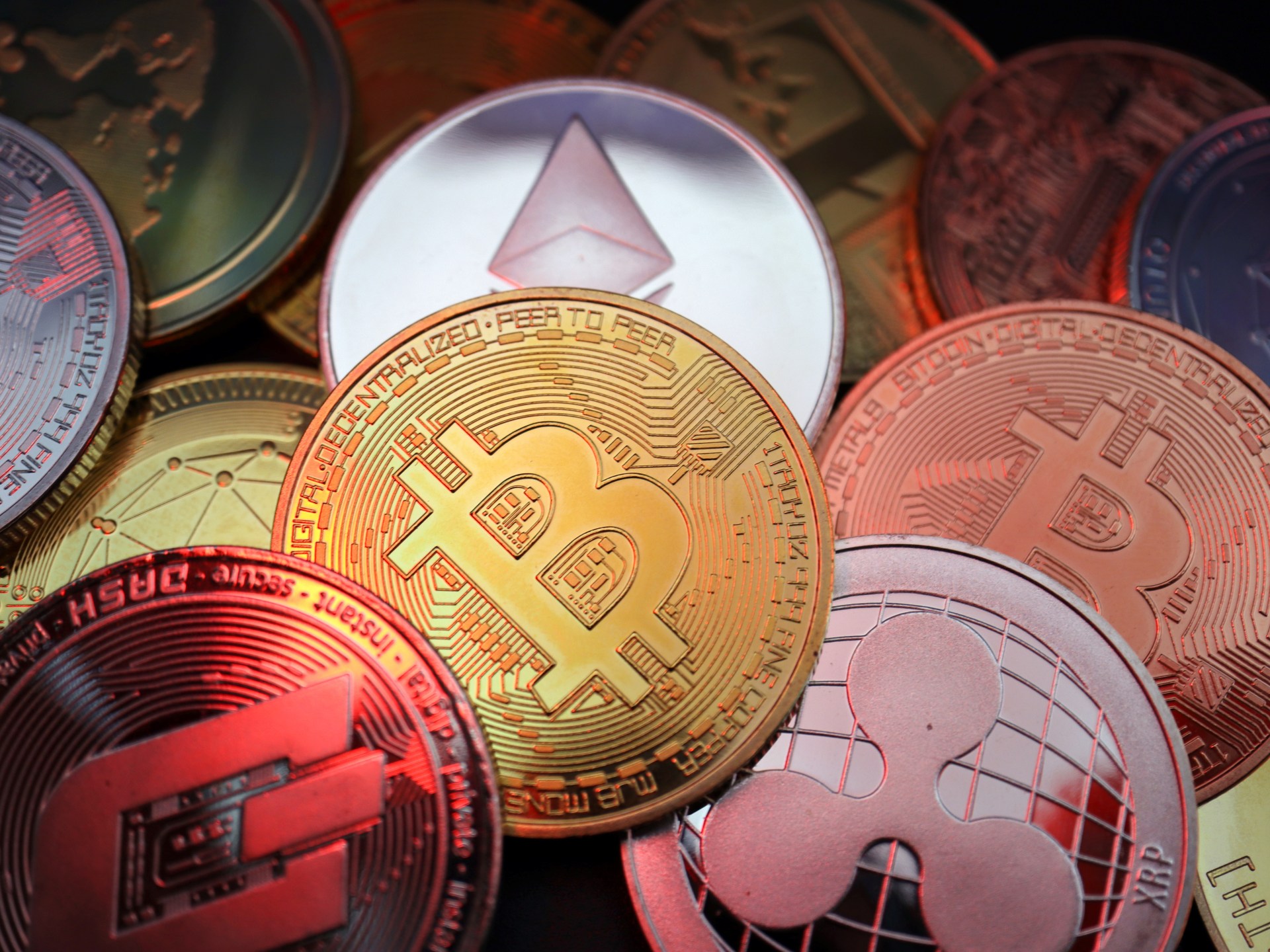 أبرز 10 دول في العالم تتداول العملات الرقمية بينها دولة عربية