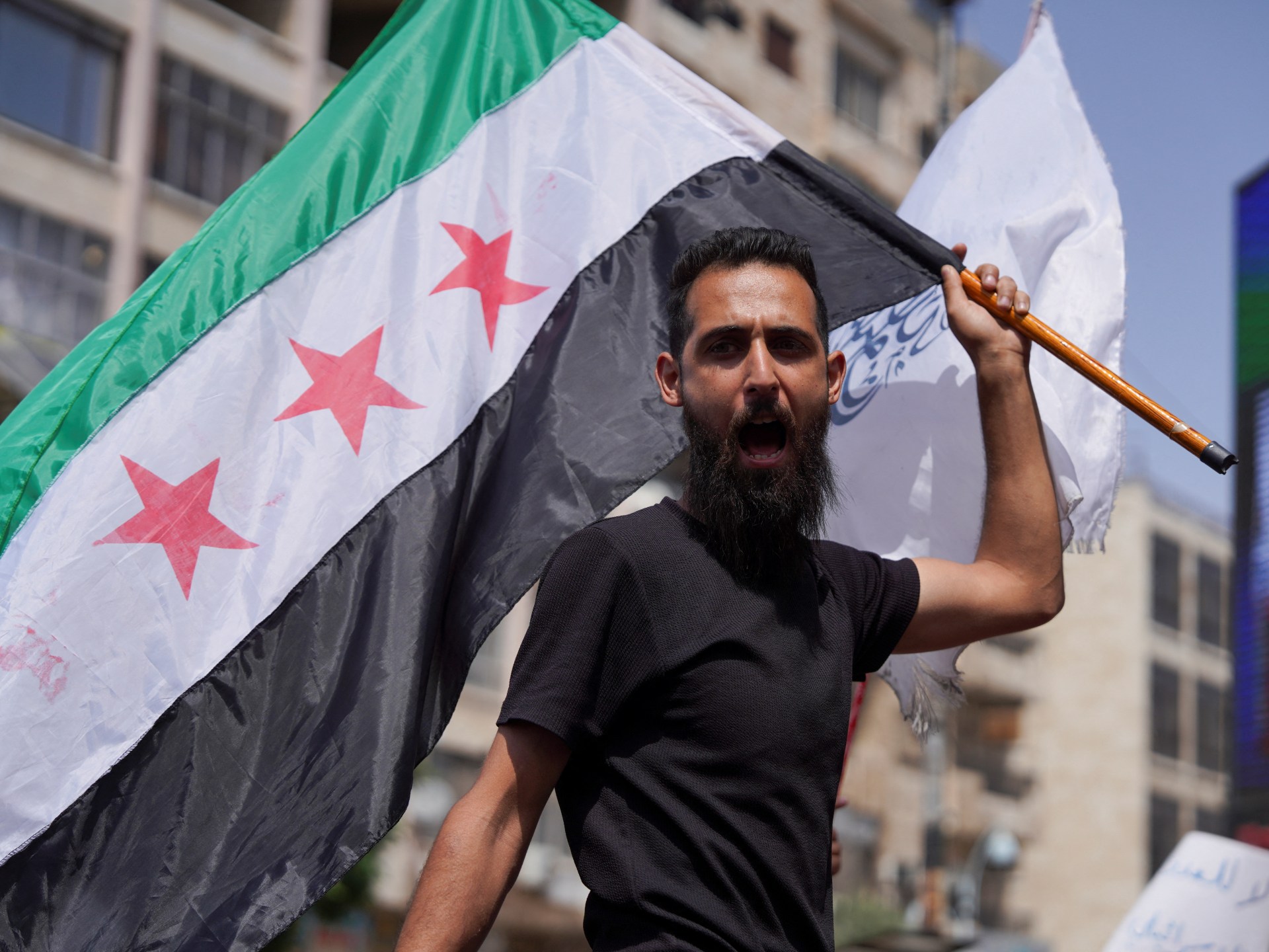 إرث الطائفية.. سلاح يهدد مساعي السوريين لبناء دولتهم