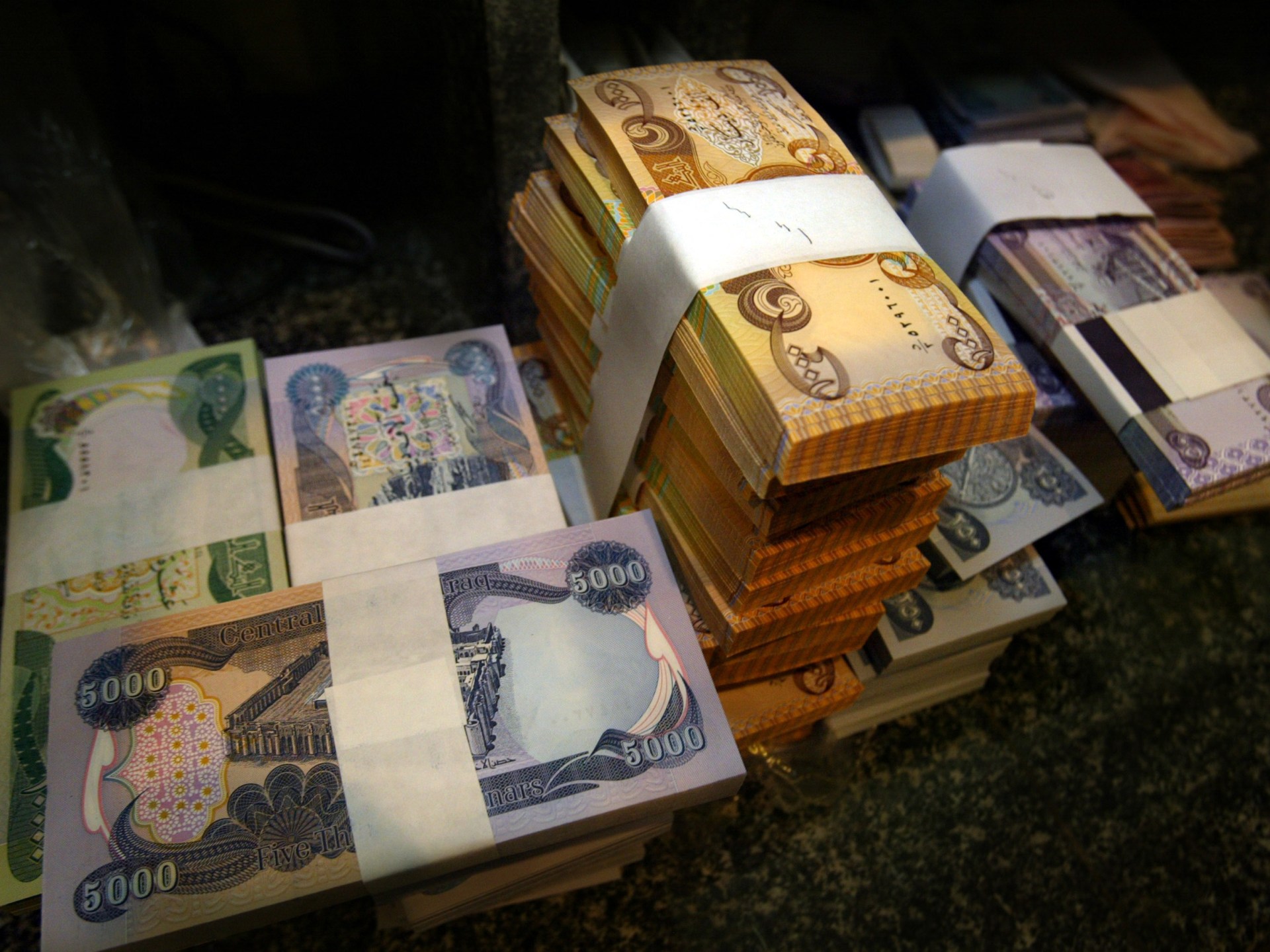 ارتفاع سعر صرف الدينار العراقي مقابل الدولار اليوم الأحد