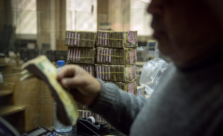 استقرار في سعر صرف الليرة السورية مقابل الدولار اليوم الأحد