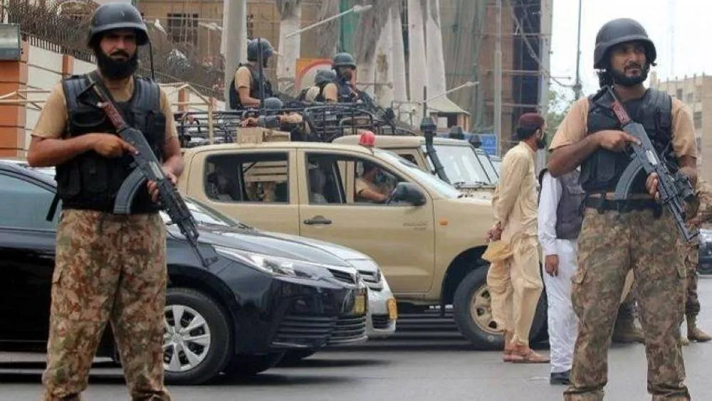 باكستان: قتيلان من الشرطة و4 من «طالبان» في مداهمة نادرة بكشمير