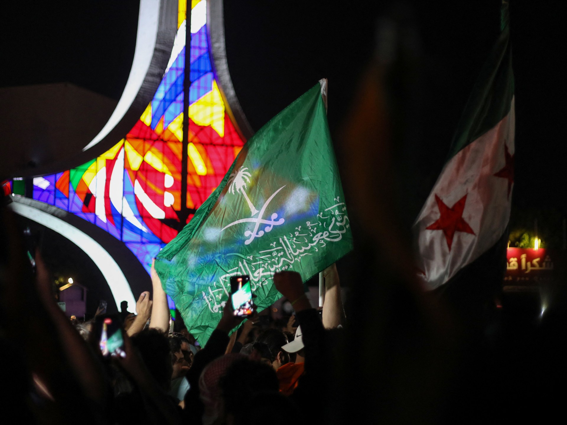 بالصور.. كيف تفاعل السوريون مع قرار رفع العقوبات الأميركية؟