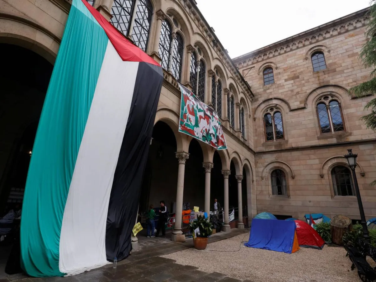 بلدية برشلونة تقطع علاقتها بإسرائيل وتجمد اتفاق الصداقة مع تل أبيب
