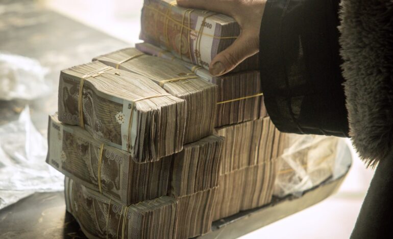 تراجع طفيف في سعر صرف الليرة السورية مقابل الدولار اليوم الأحد