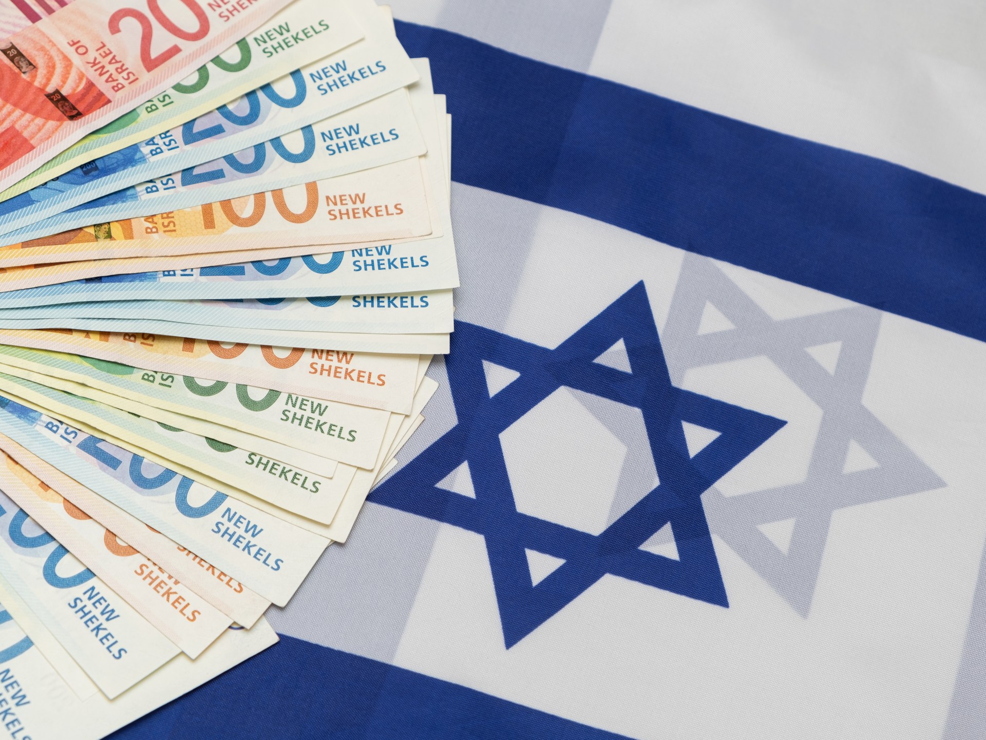 كيف تلغي الدول أو تستبدل عملاتها؟ ولماذا تنوي إسرائيل إلغاء فئة الـ200 شيكل؟