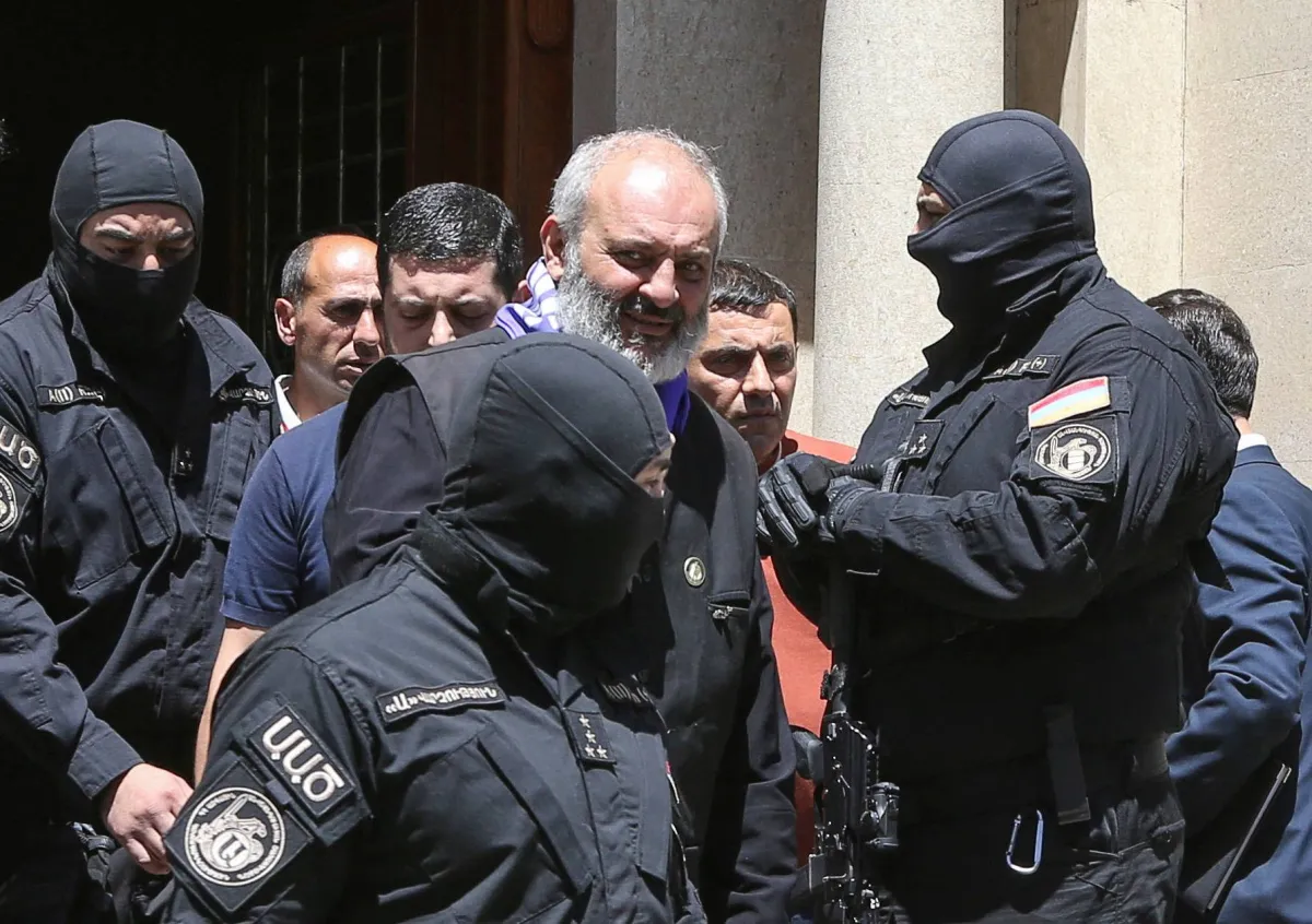 أرمينيا تعلن إحباط محاولة انقلاب وتعتقل كبير أساقفة