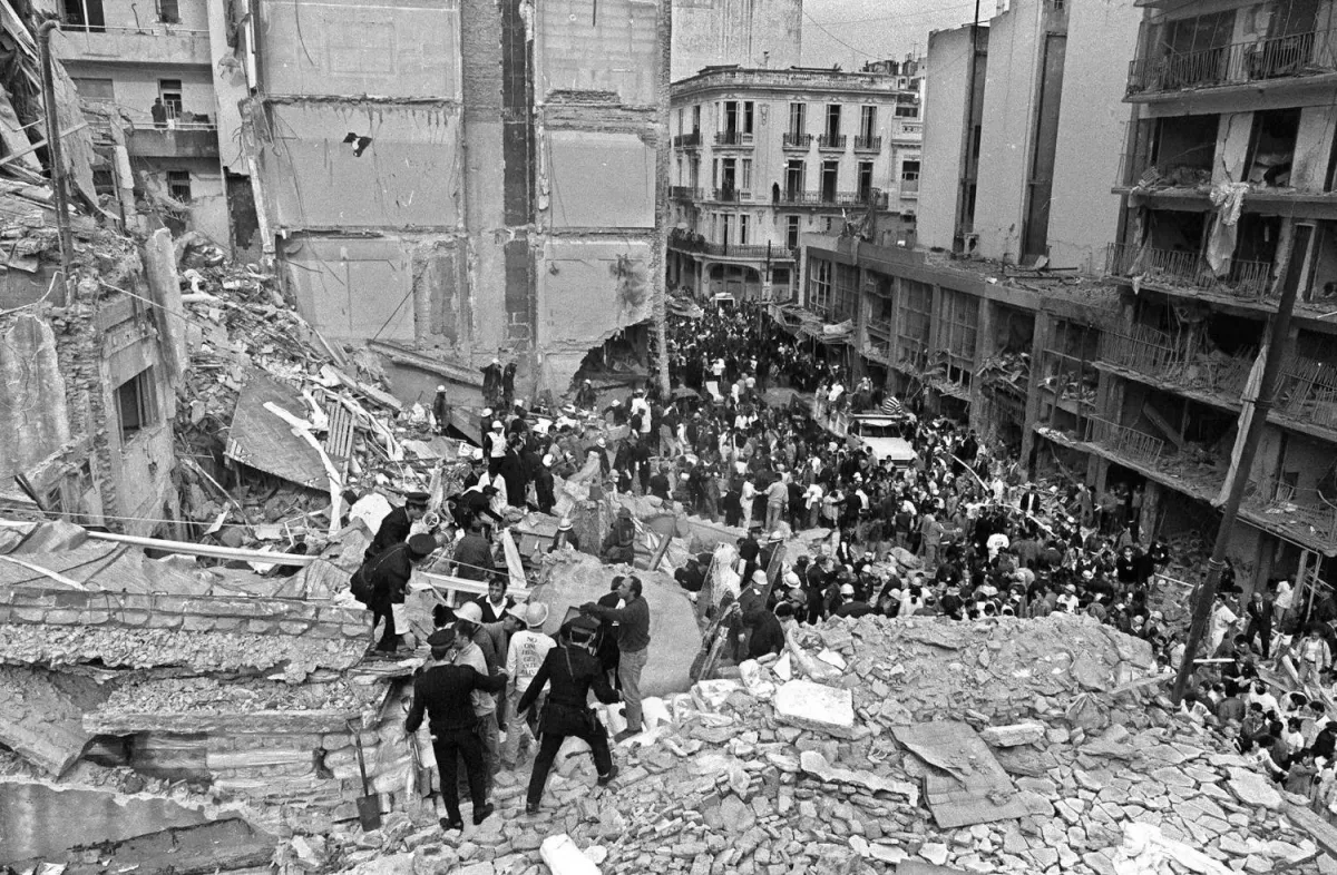 الأرجنتين تحاكم غيابياً إيرانيين ولبنانيين بشبهة مهاجمة مركز يهودي في 1994