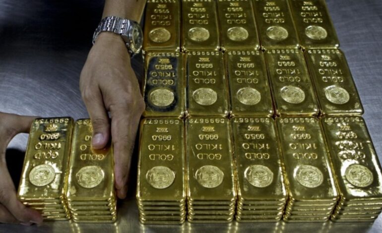لماذا تخطط البنوك المركزية لشراء مزيد من الذهب وخفض حيازة الدولار؟