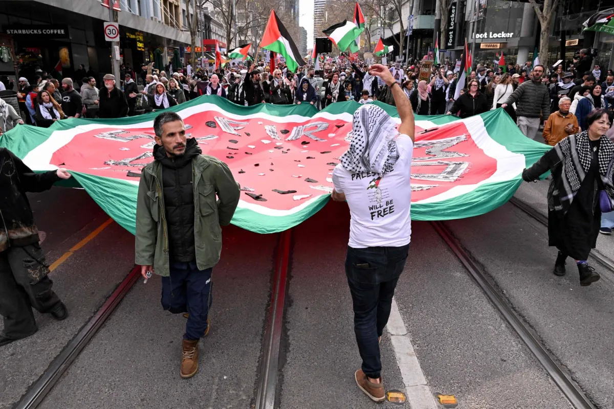 شرطة أستراليا تتهم رجلاً بإضرام النار في كنيس يهودي